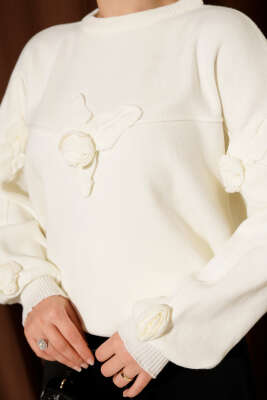 Çiçek İşlemeli Triko Kazak Ekru - Triko Kazak