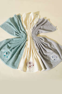 Çiçek Nakışlı 3'lü Yüz Havlu Set Asorti 1 - HAVLU TAKIMLARI