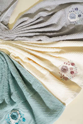 Çiçek Nakışlı 3'lü Yüz Havlu Set Asorti 1 - HAVLU TAKIMLARI