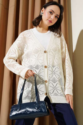 Çiçek Örgülü Düğmeli Triko Hırka Ekru 