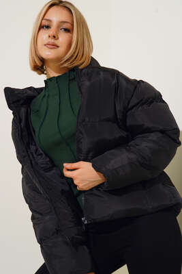 Dik Yaka Kısa Şişme Mont Siyah 