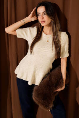 Eteği Volanlı Kısa Kol Triko Bluz Bej - Kadın Giyim Modelleri