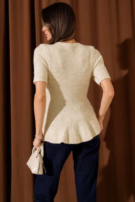 Eteği Volanlı Kısa Kol Triko Bluz Bej - Kadın Giyim Modelleri