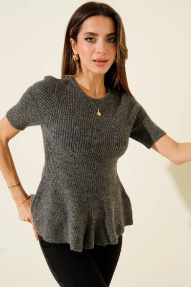 Eteği Volanlı Kısa Kol Triko Bluz Füme - Kadın Giyim Modelleri