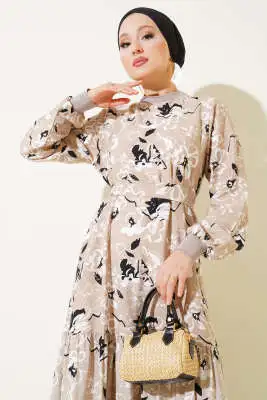 Etek Pileli Çiçek Desenli Elbise Bej - Elbise