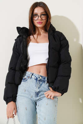 Etek Ucu Lastikli Kapüşonlu Kısa Şişme Mont Siyah 