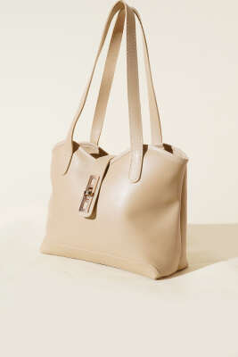 Fermuarlı Kilit Detaylı Kol Çanta Bej 