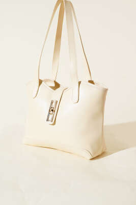 Fermuarlı Kilit Detaylı Kol Çanta Krem - Kol Çantası