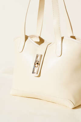 Fermuarlı Kilit Detaylı Kol Çanta Krem - Kol Çantası