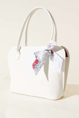 Fular Detaylı Fermuarlı Kol Çanta Beyaz 