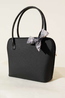 Fular Detaylı Fermuarlı Kol Çanta Siyah 