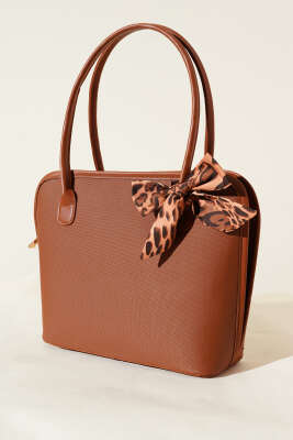 Fular Detaylı Fermuarlı Kol Çanta Taba 