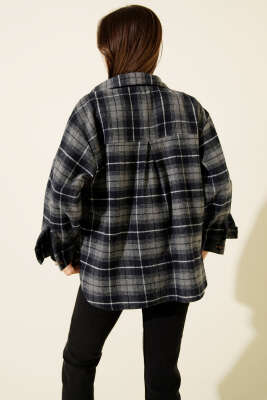 Göğüs Cepli Ekoseli Oduncu Gömlek Lacivert - Kadın Giyim Modelleri