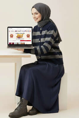 Gold Düğmeli Triko Kısa Hırka Lacivert