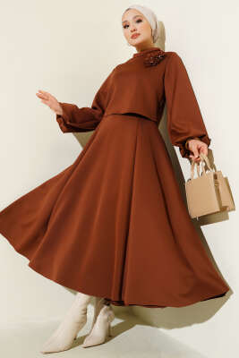 Gül İşlemeli Etekli İkili Takım Kestane 