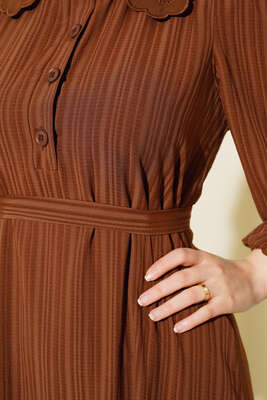 Güpürlü Bebe Yaka Elbise Kahve - Elbise