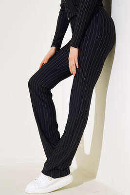 İnce Çizgili İspanyol Paça Pantolon Siyah - TİLLE