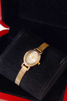 Oval Hasır Kordonlu Kadın Saat Gold Beyaz 