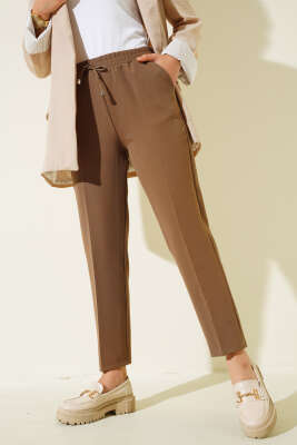 İp Detaylı Beli Lastikli Dar Paça Vizon Pantolon 