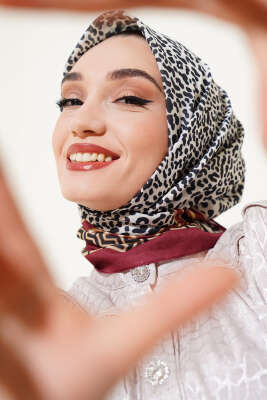 Leopar Desenli Zincirli Eşarp Bordo 