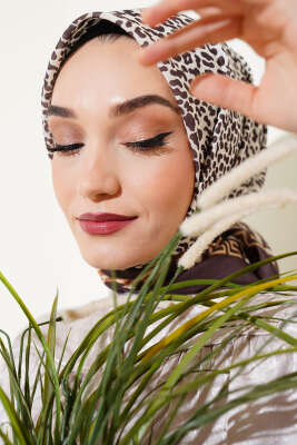 Leopar Desenli Zincirli Eşarp Kahve 