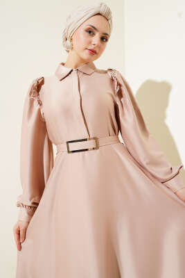 Omuz Taşlı Yarım Gizli Düğmeli Saten Elbise Bej - Elbise