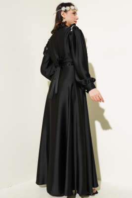 Omuz Taşlı Yarım Gizli Düğmeli Saten Elbise Siyah - Elbise