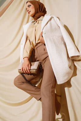 Önü Düğmeli Cepli Krem Kaban