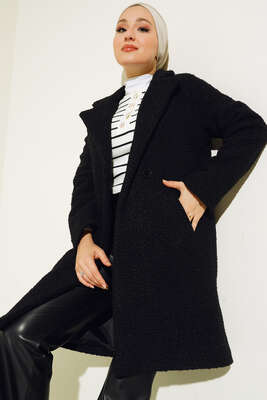 Önü Düğmeli Cepli Siyah Kaban