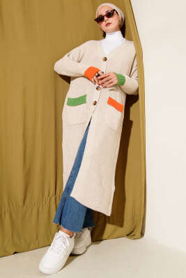 Renk Detaylı Salaş Bej Hırka 