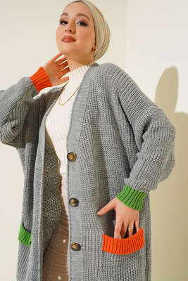 Renk Detaylı Salaş Gri Hırka - Hırka