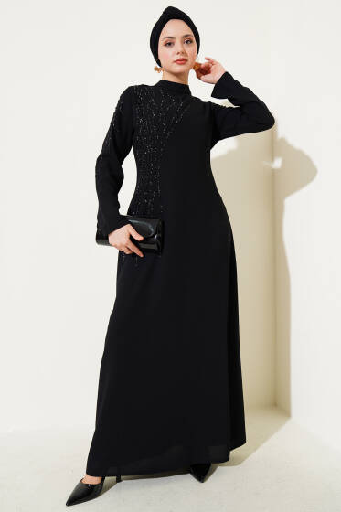 Yaka ve Omuz Taşlı Büyük Beden Krep Elbise Siyah - Elbise