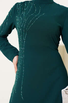 Yaka ve Omuz Taşlı Büyük Beden Krep Elbise Zümrüt - Elbise