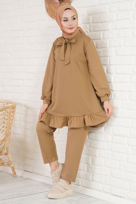 Yakası Fularlı Latte İkili Takım