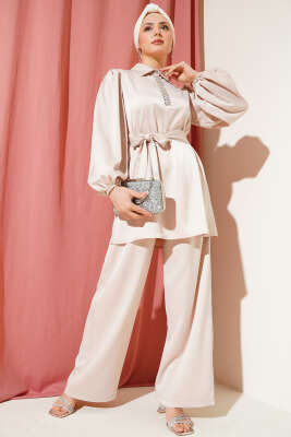 Yakası Taşlı Kuşaklı Saten İkili Takım Bej 