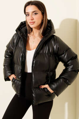 Yatay Dikişli Kapüşonlu Kısa Deri Şişme Mont Siyah - Kadın Giyim Modelleri